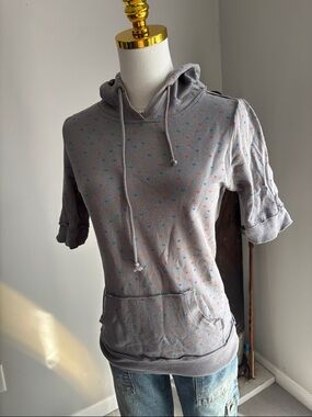 Forever 21 Gray Short-Sleeve Hooded Pullover with Multicolor Hearts & Patch